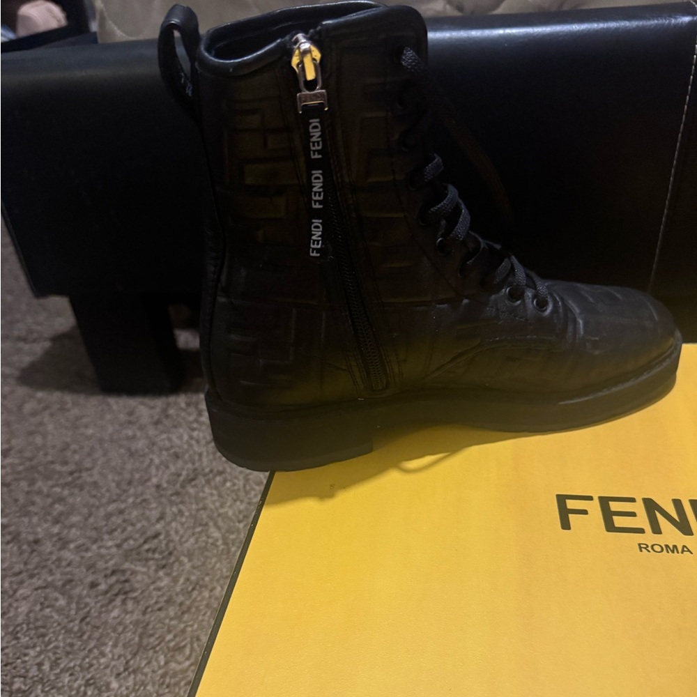 Fendi Black Boots Sleek Monochromatic Design